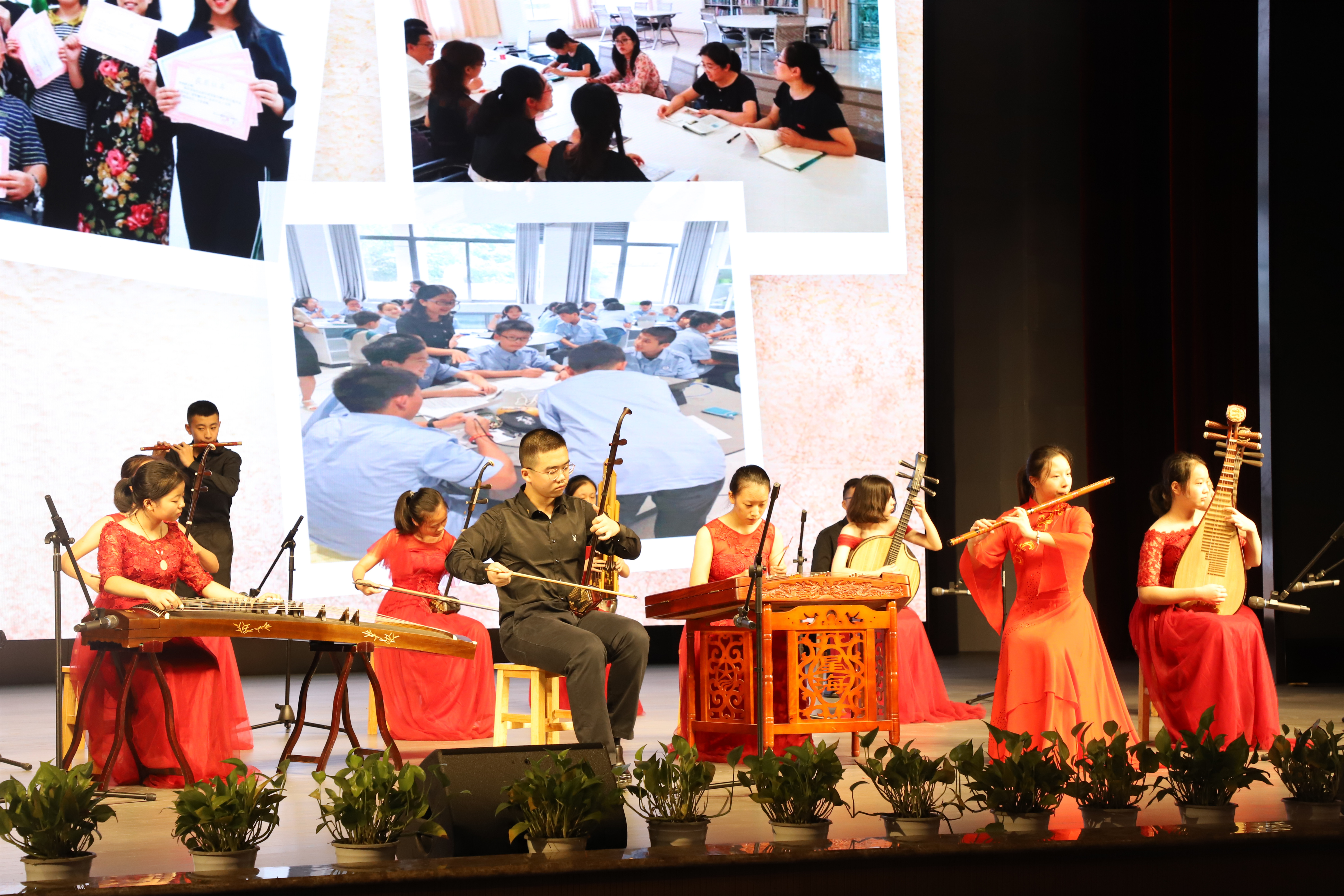 “弘扬高尚师德,潜心立德树人” ——bw必威西汉姆联官网附属中学庆祝第三十四个教师节表彰大会圆满结束