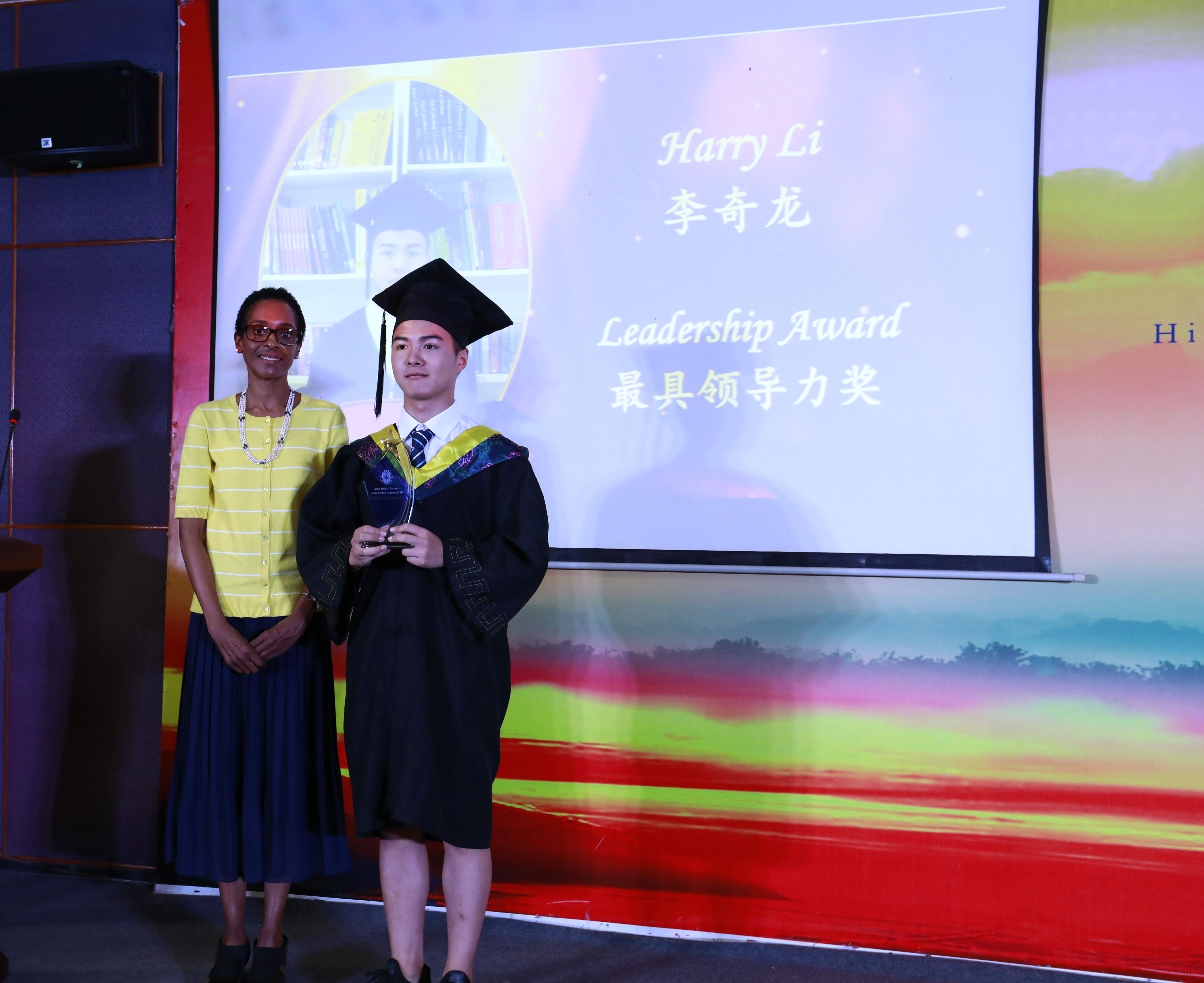 附中启航，迈向世界——bw必威西汉姆联官网附中国际部高2018级毕业典礼隆重举行