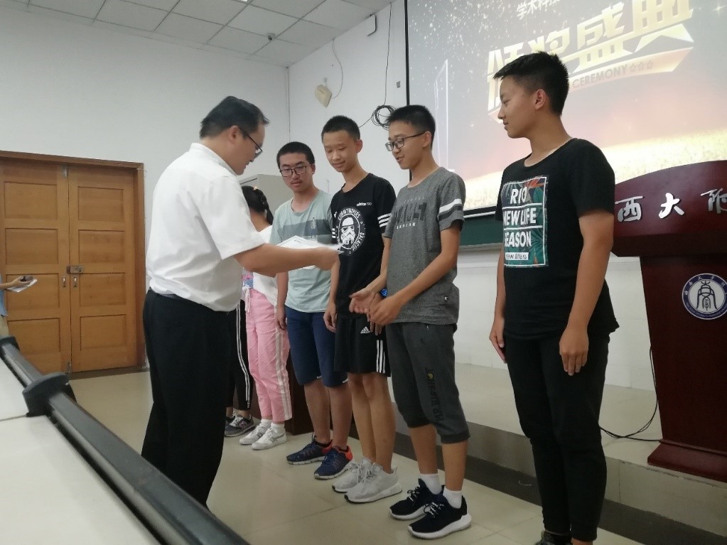 西大附中学子完成数学建模“登峰”